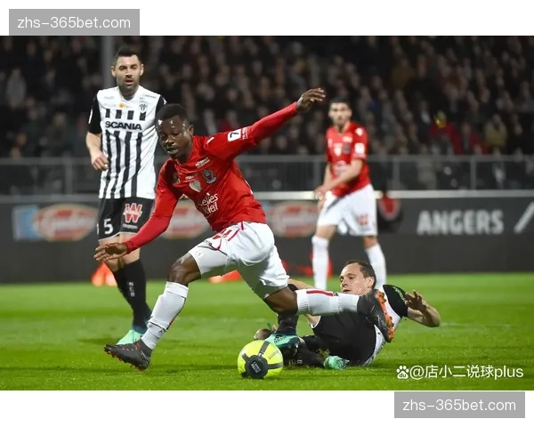 欧塞尔公布对阵巴黎大名单，三名擅长穿插跑动的攻击手在列